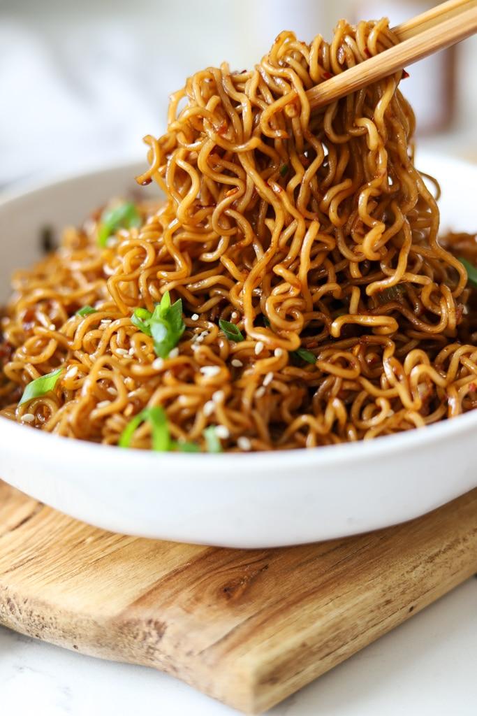 garlic-chili-oil-noodles-02.jpg