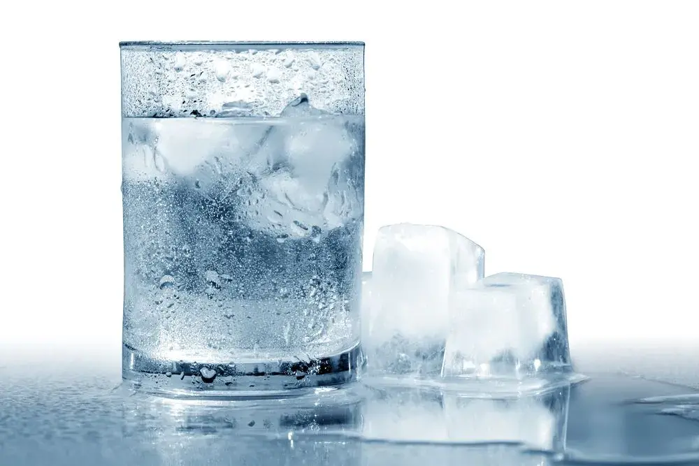 glass-of-very-cold-water-with-ice-cubes-isolated-with-clipping-path-imagecosmas.webp